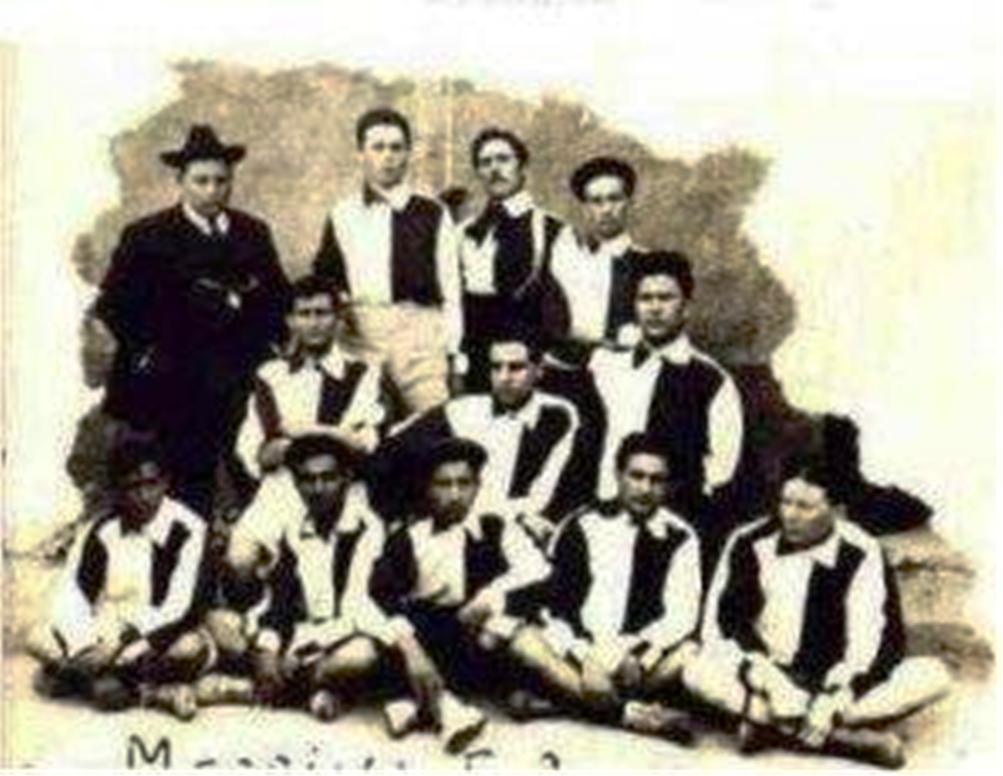 7_-_La_squadra_di_calcio_del_Messina_in_una_foto_del_1910.jpg