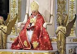 Benedictus_manto_papale.jpg.webp